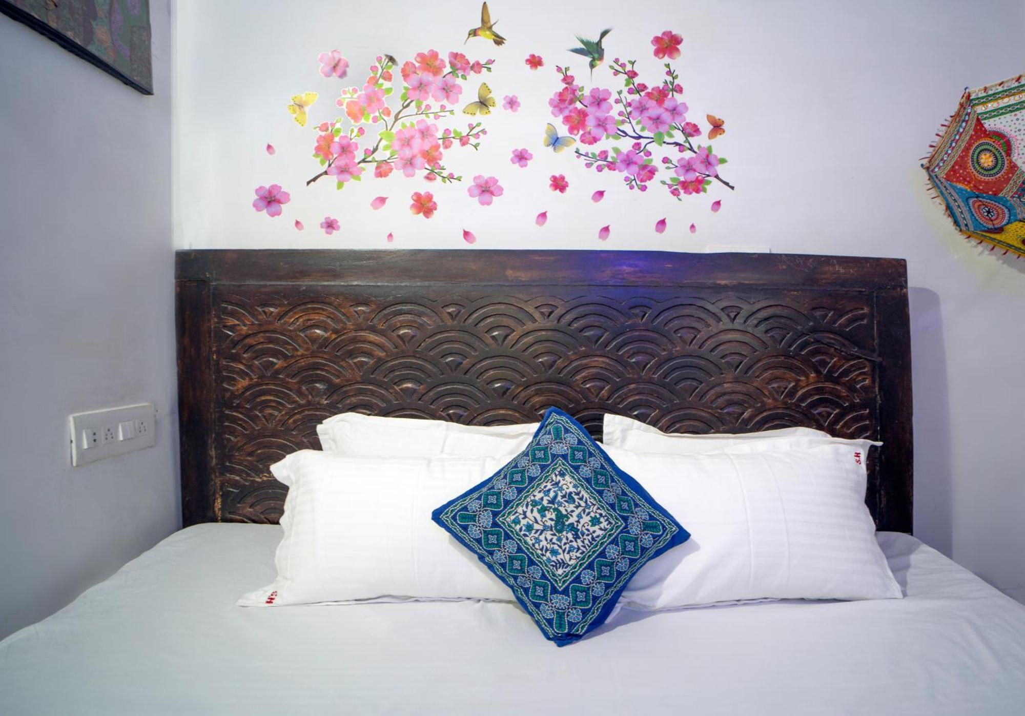 Deluxe Room (2 Adults + 1 Child)